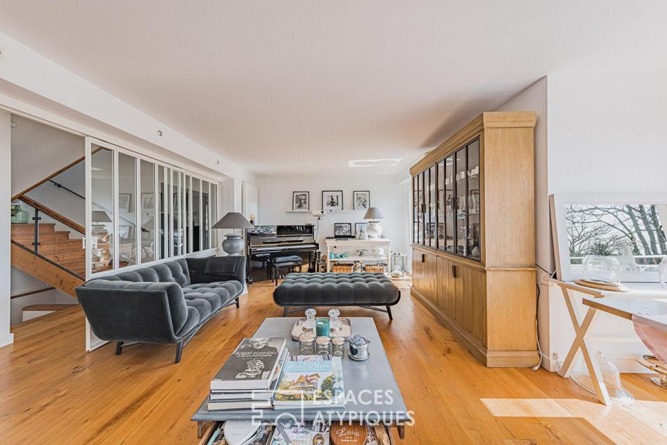 Refuge contemporain suspendu dans la nature