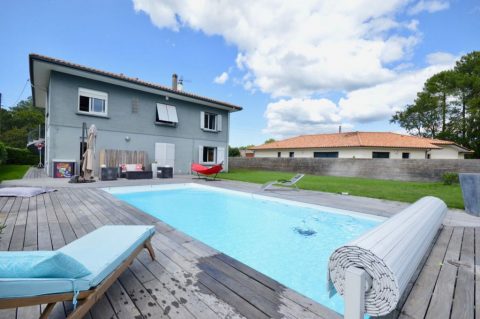 Maison familiale avec jardin et piscine en centre ville