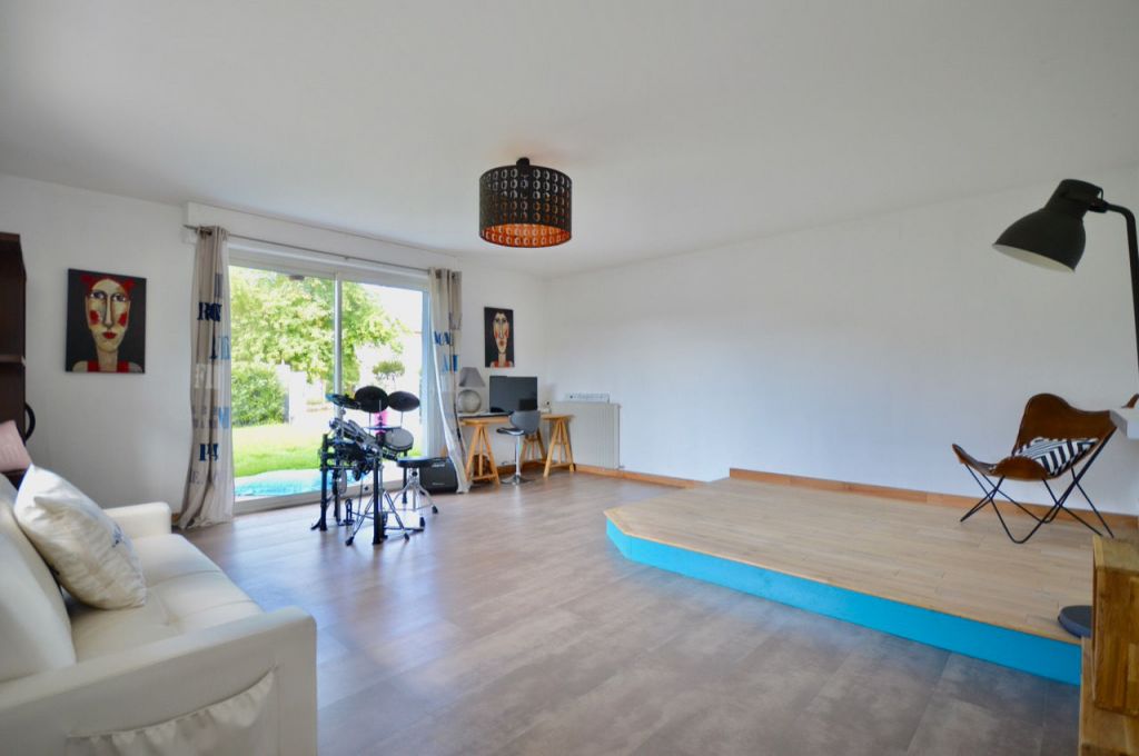 Maison familiale avec jardin et piscine en centre ville