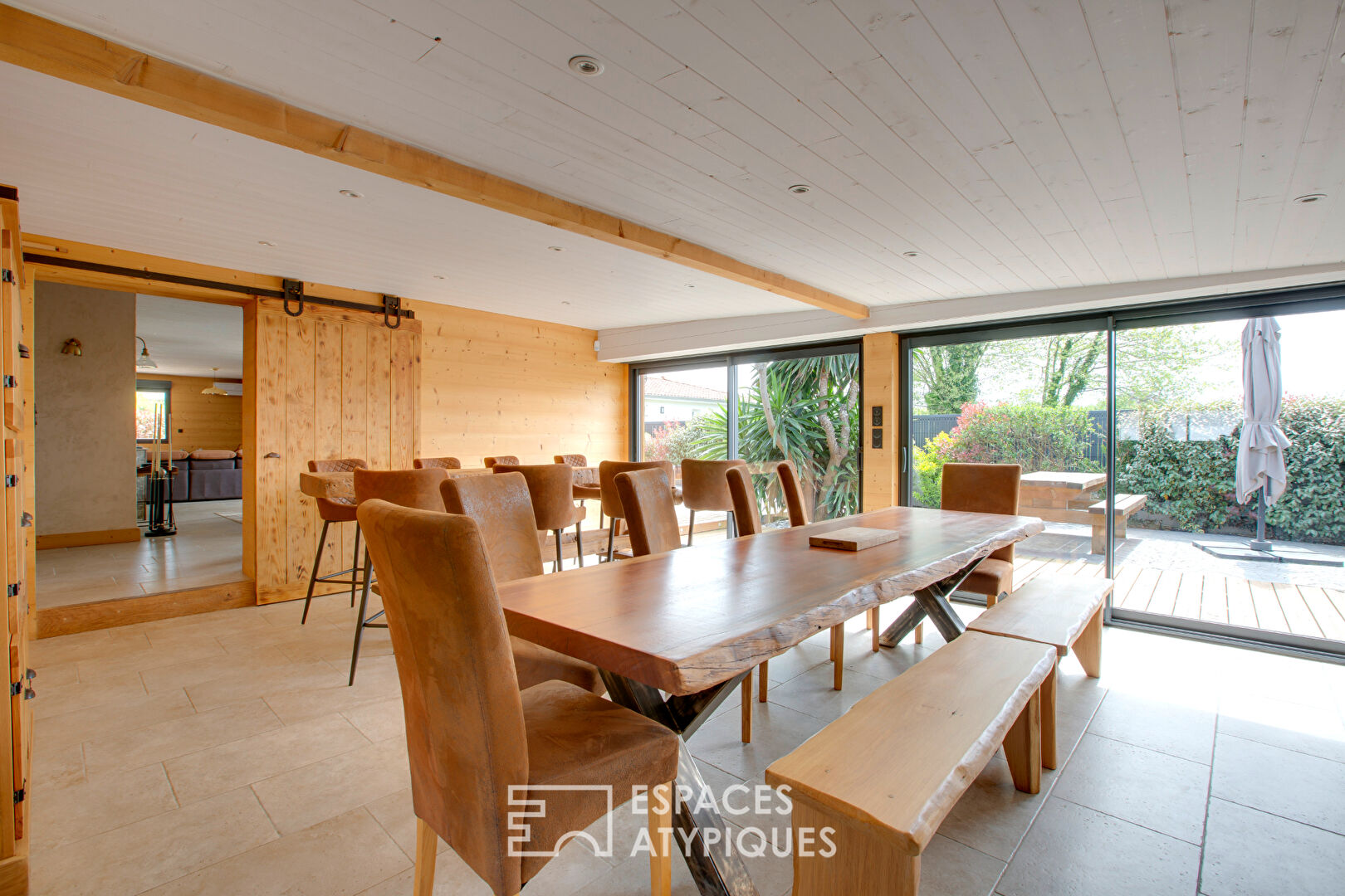 Contemporary elegance in the heart of a chalet atmosphere