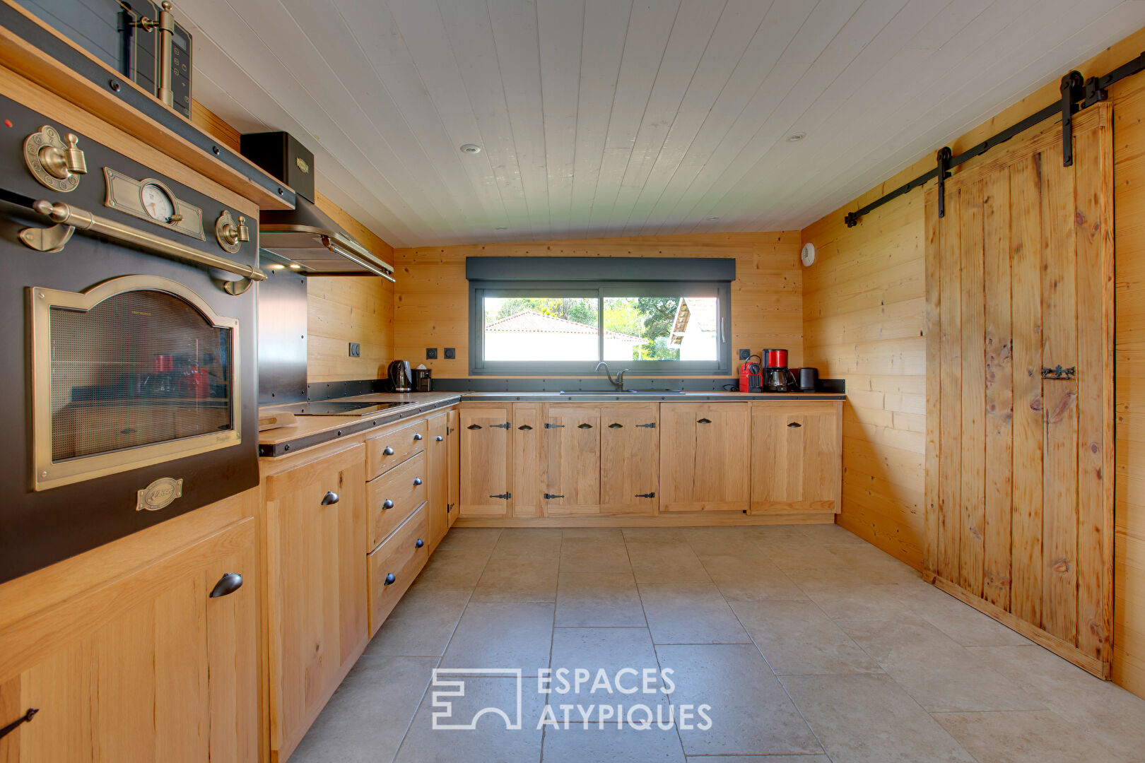 Contemporary elegance in the heart of a chalet atmosphere