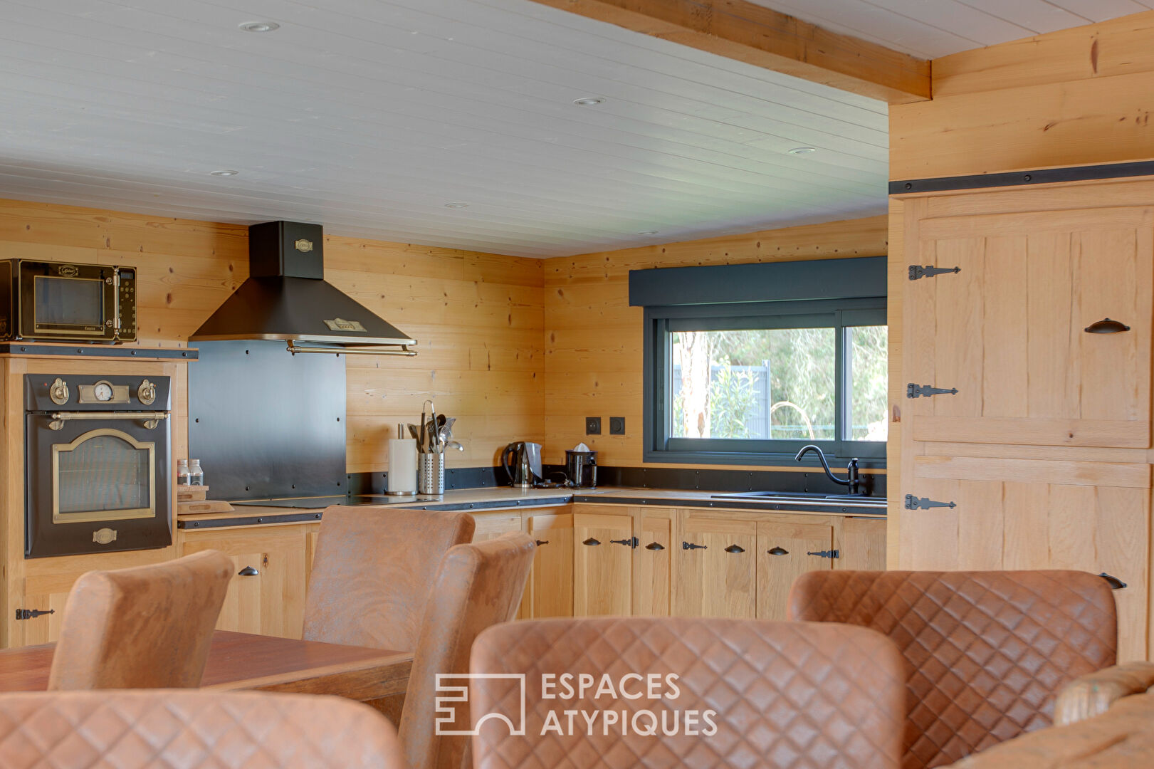 Contemporary elegance in the heart of a chalet atmosphere