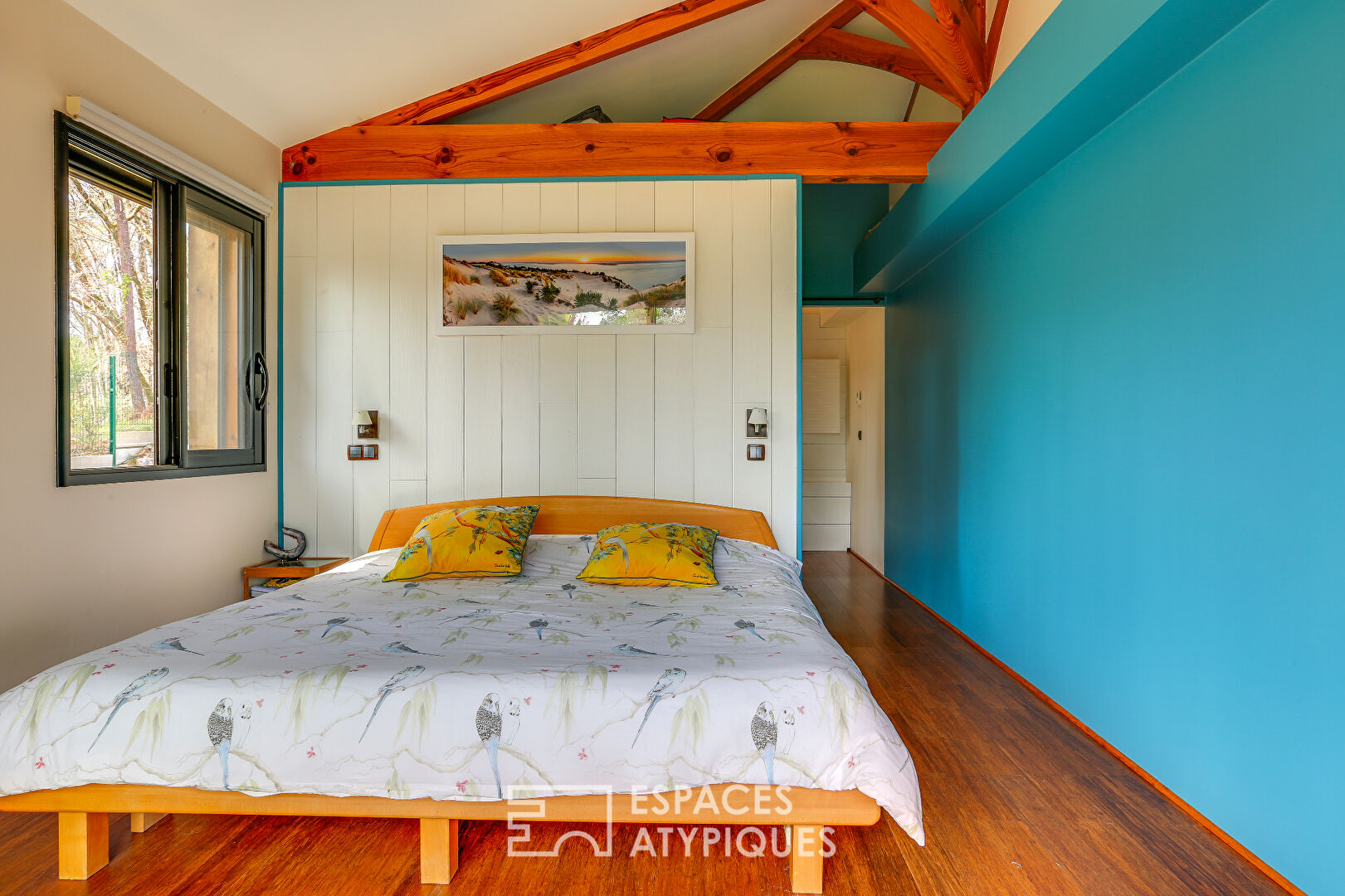 Contemporary villa 200 meters from the lake with swimming pool and view of the pine trees