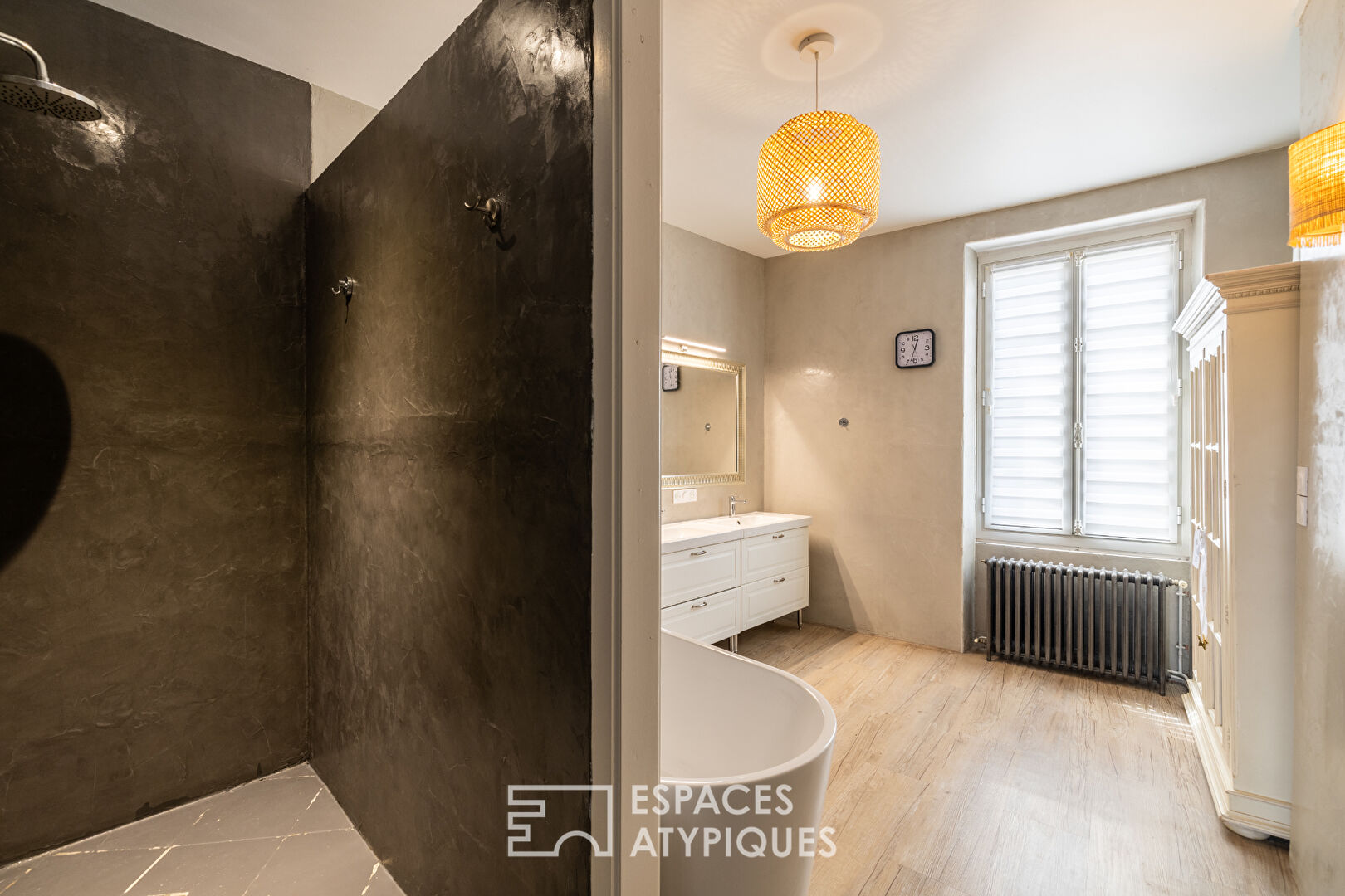 Charming residence in the heart of the city and its high-end guest rooms