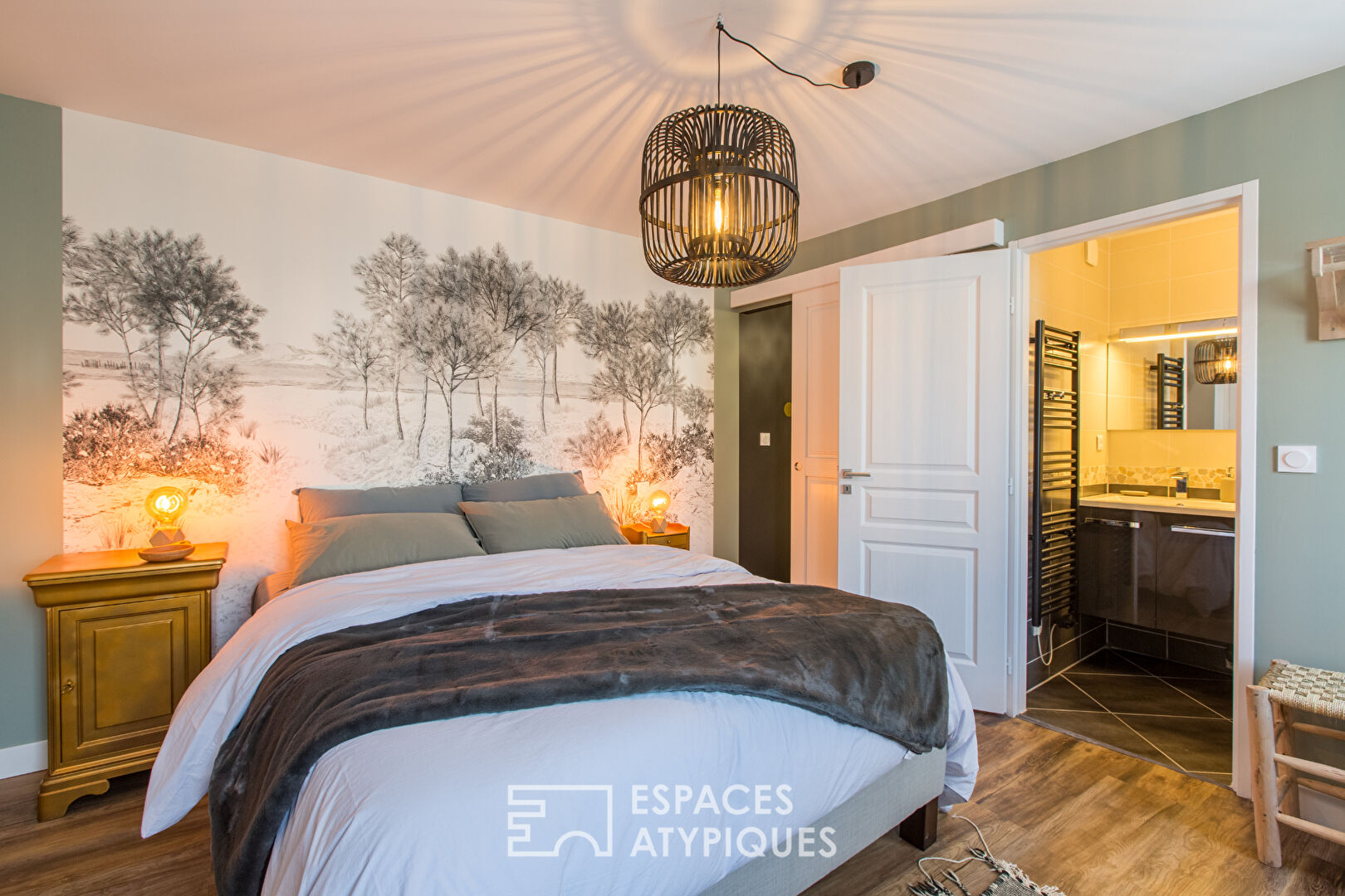 Charming residence in the heart of the city and its high-end guest rooms