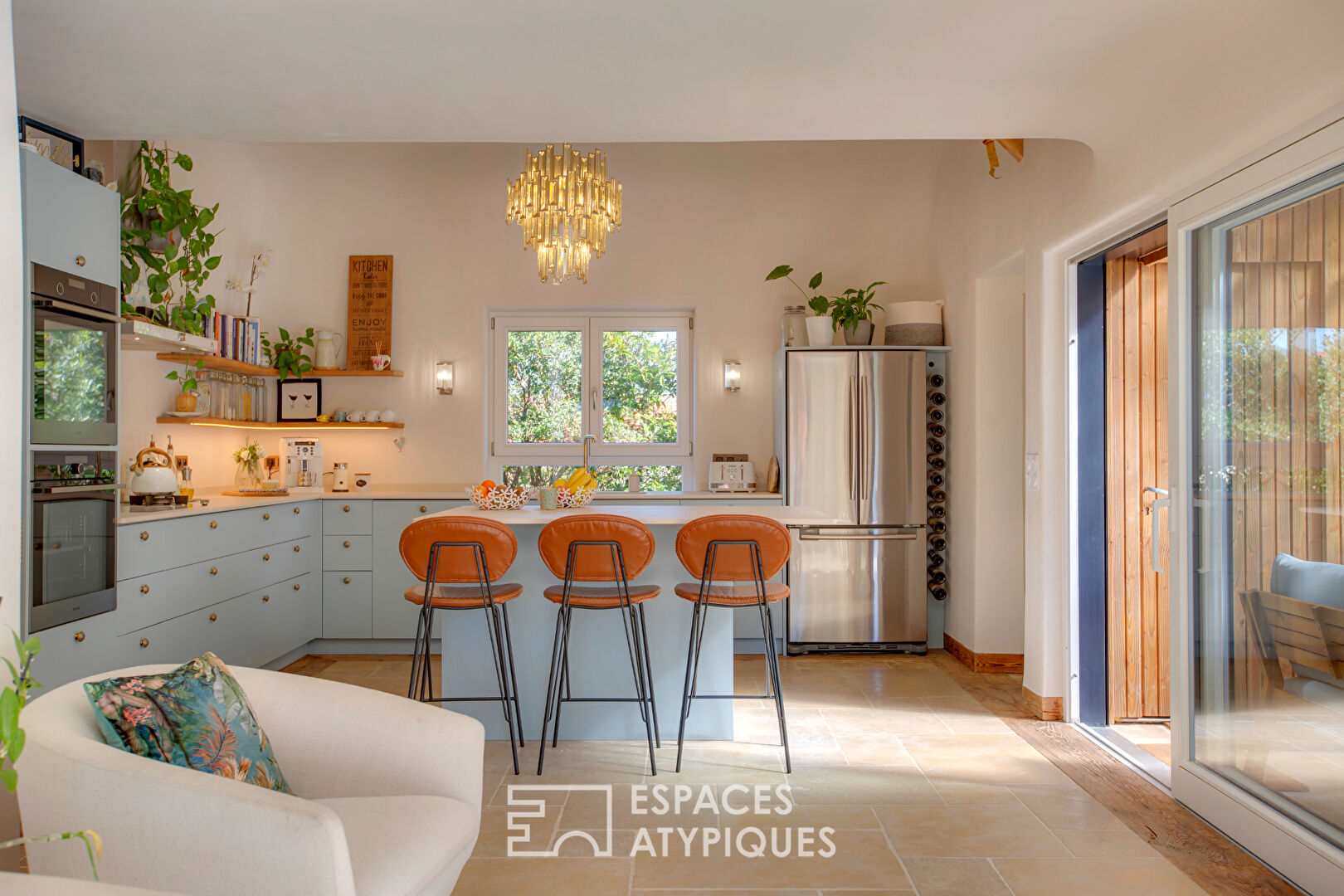 Maison à la rénovation de qualité et sa piscine vue forêt