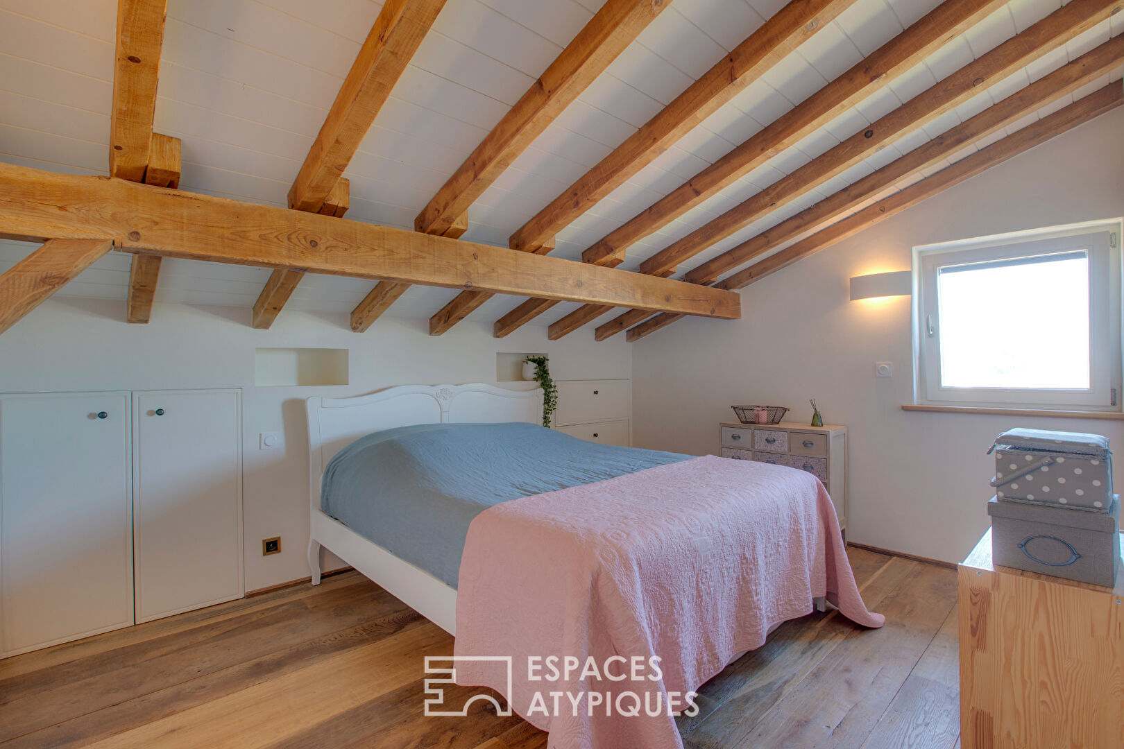 Maison à la rénovation de qualité et sa piscine vue forêt