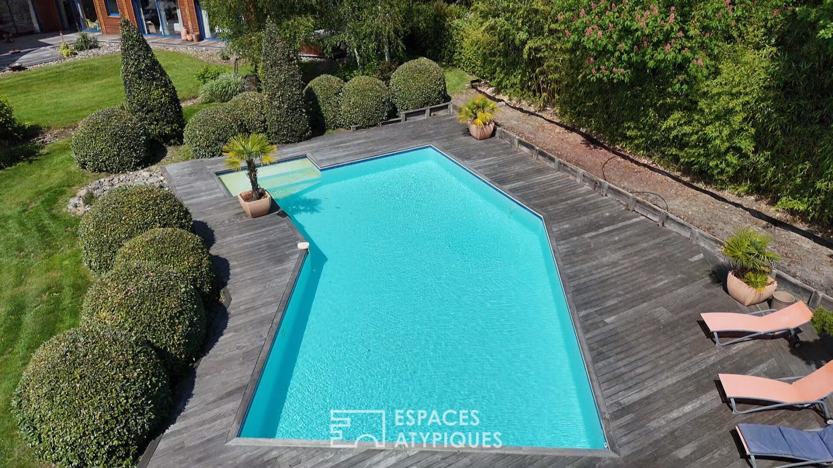 Maison d’Architecte et son jardin paysager luxuriant