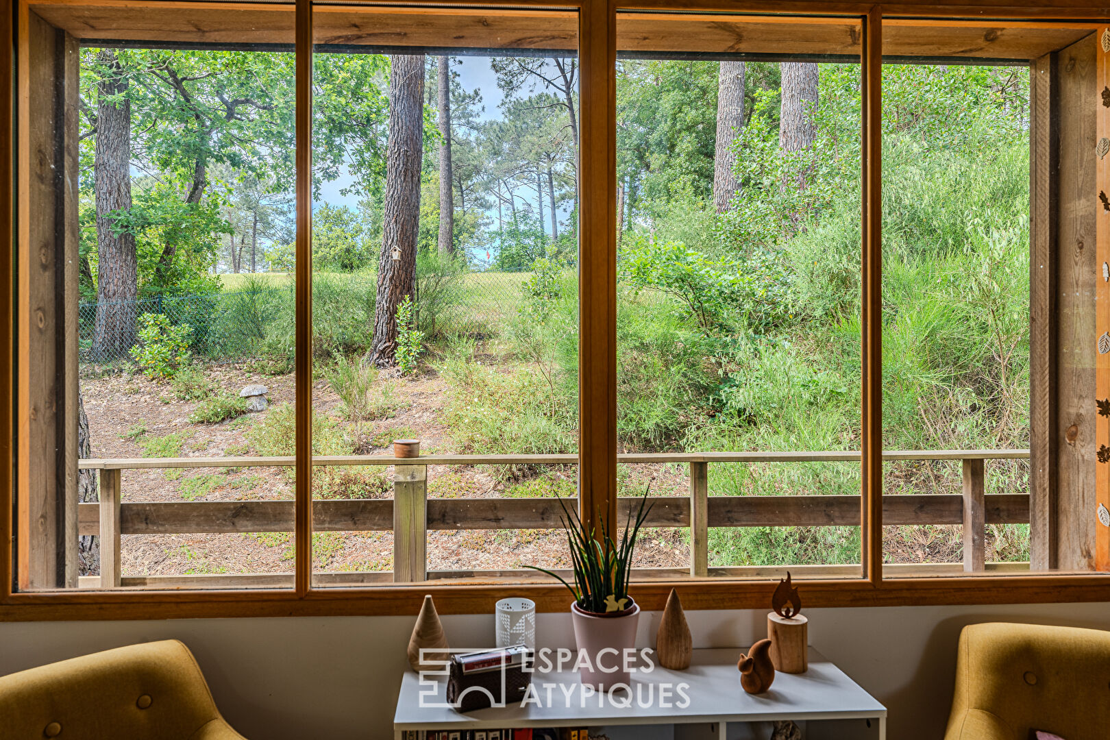 Maison perchée dans la nature à la lisière du Golf