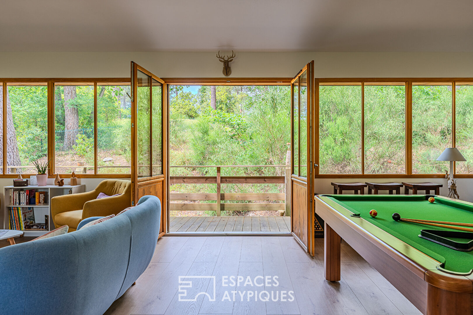 Maison perchée dans la nature à la lisière du Golf