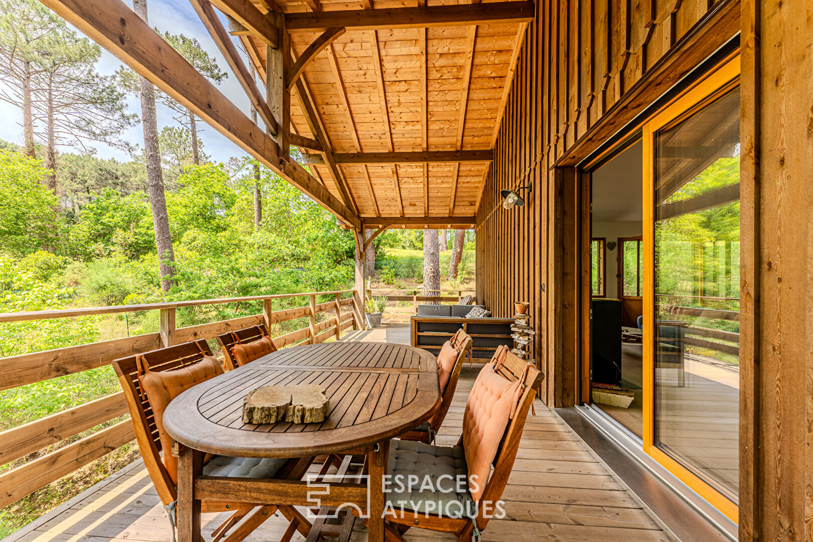 Maison perchée dans la nature à la lisière du Golf
