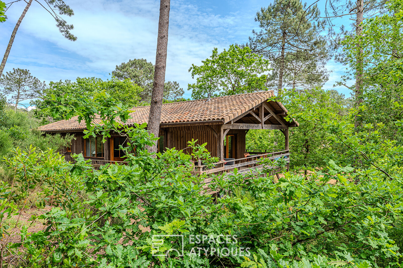 Maison perchée dans la nature à la lisière du Golf