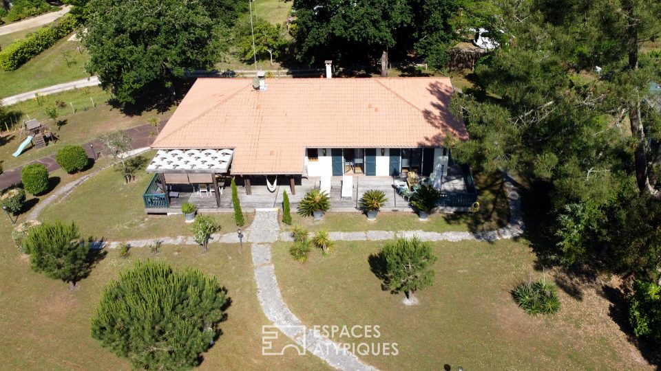 Entre forêt et océan, maison familiale avec grand jardin