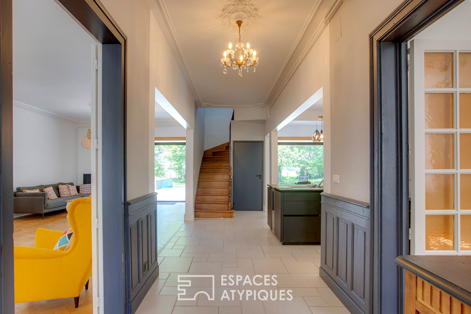 Maison de charme avec piscine et dépendance