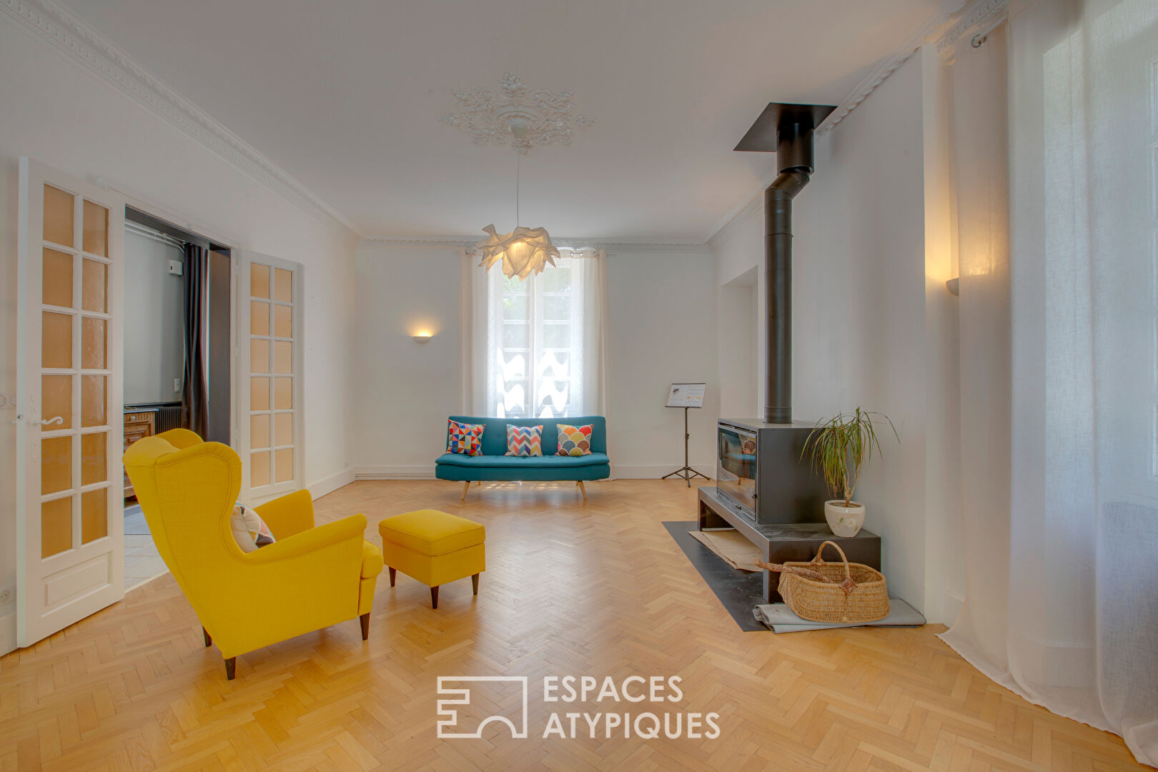 Maison de charme avec piscine et dépendance