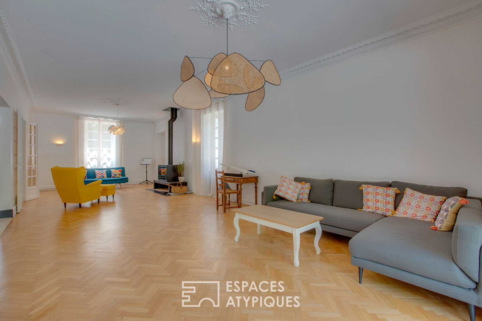 Maison de charme avec piscine et dépendance