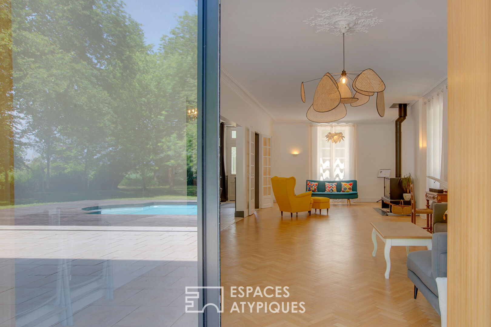 Maison de charme avec piscine et dépendance