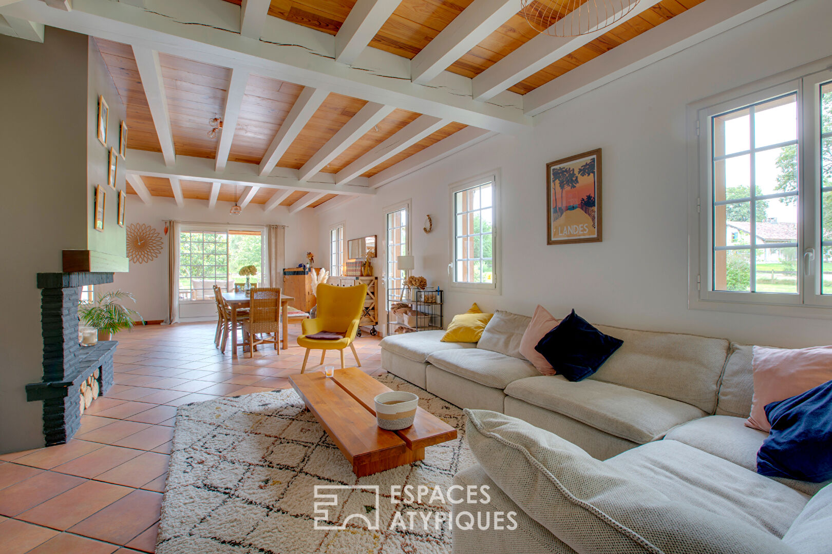 Propriété avec gîte et piscine dans un écrin de verdure
