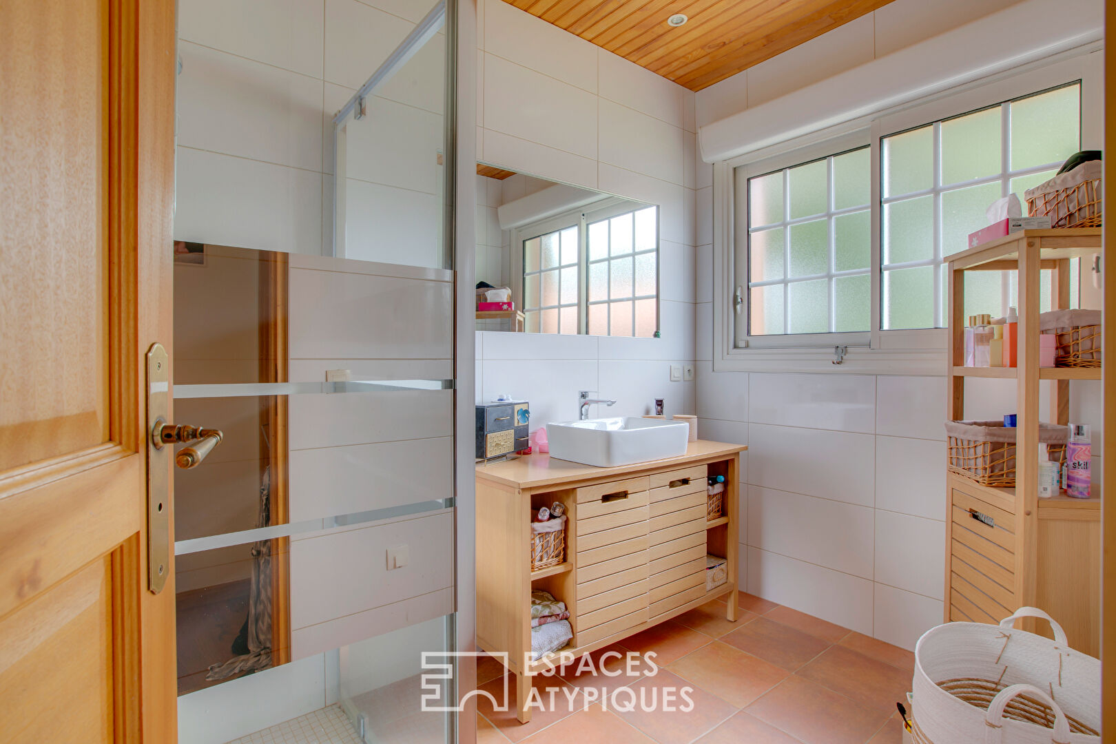 Propriété avec gîte et piscine dans un écrin de verdure