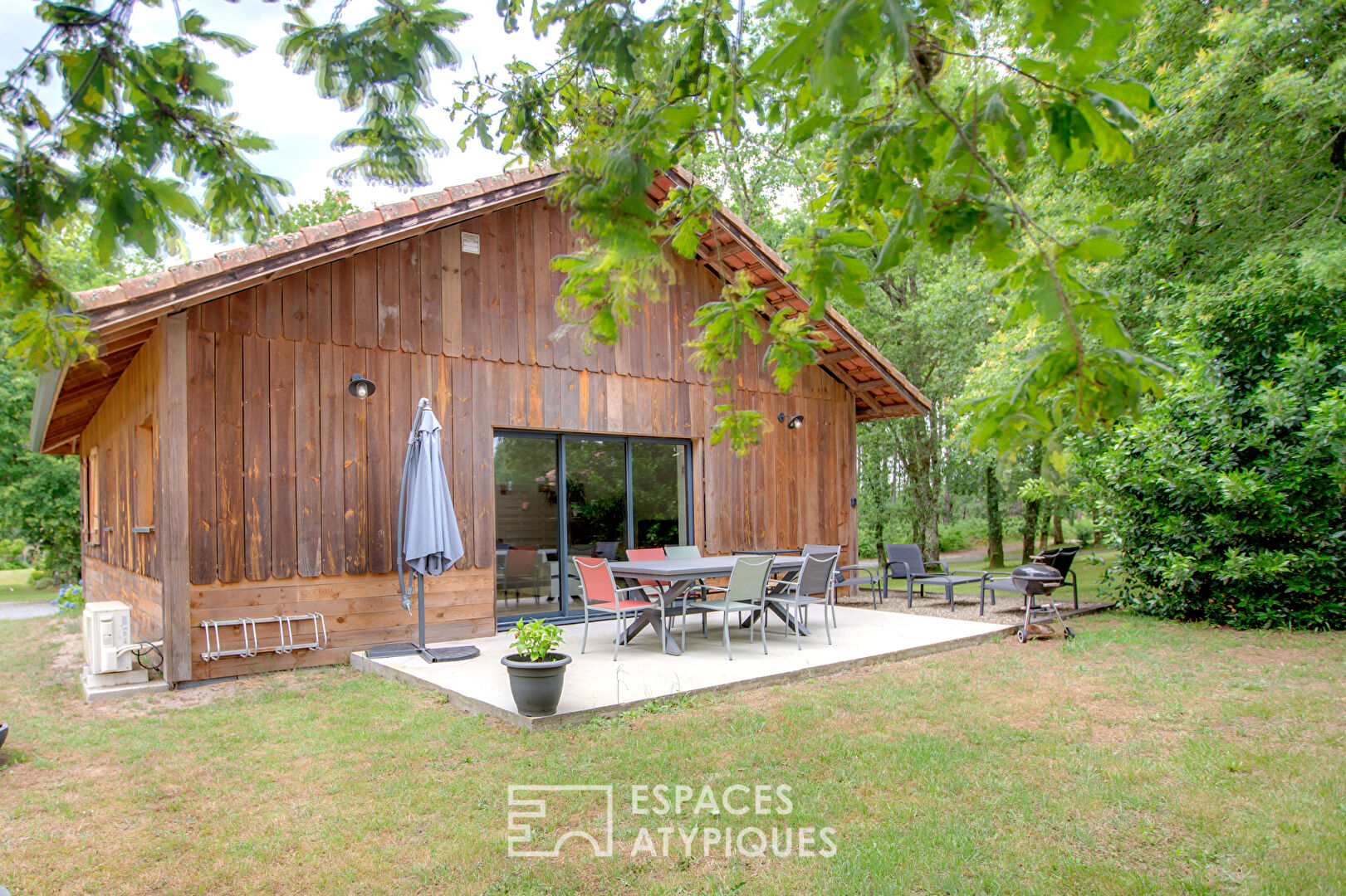 Propriété avec gîte et piscine dans un écrin de verdure