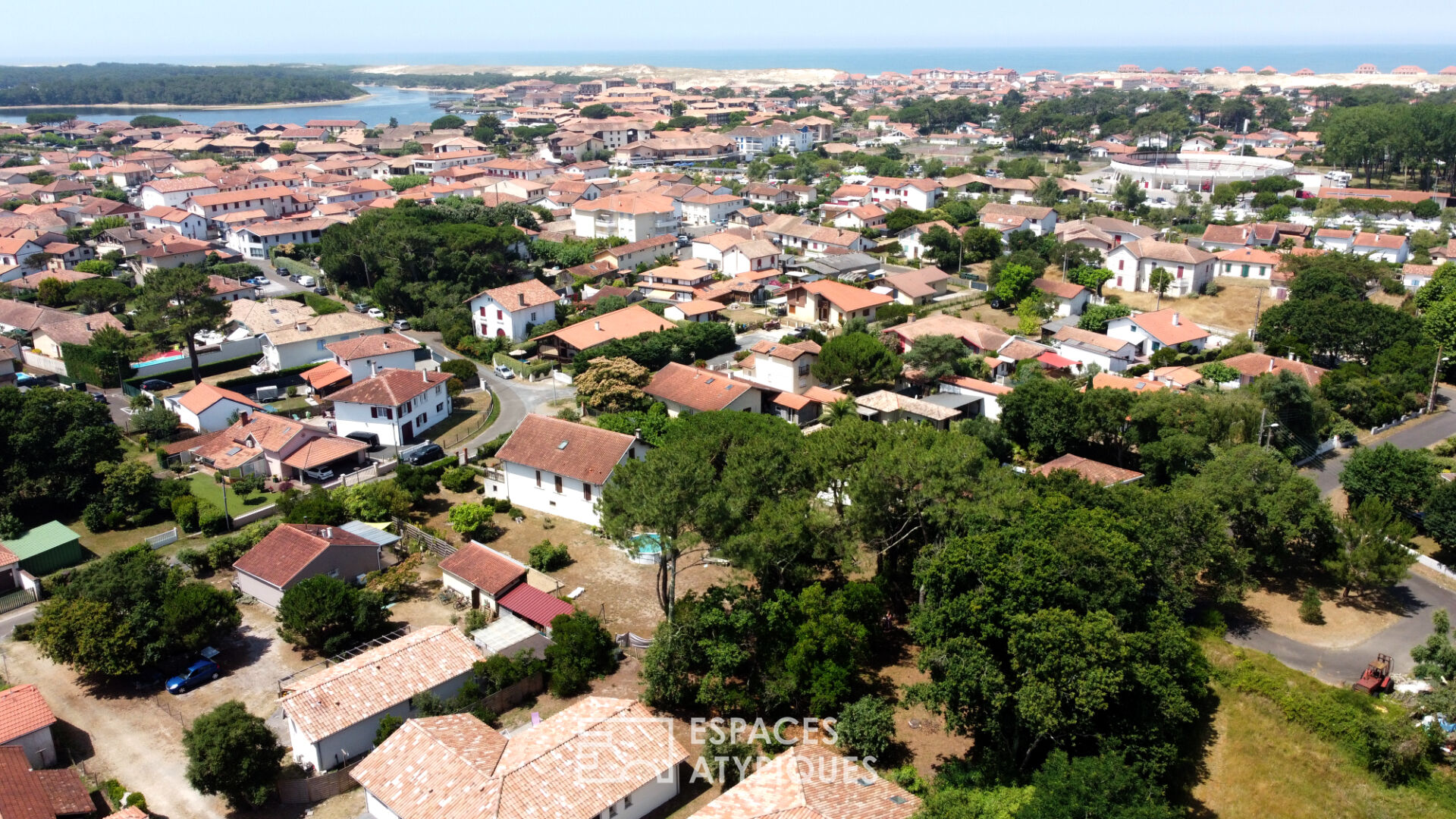 Terrain constructible à quelques pas des plages