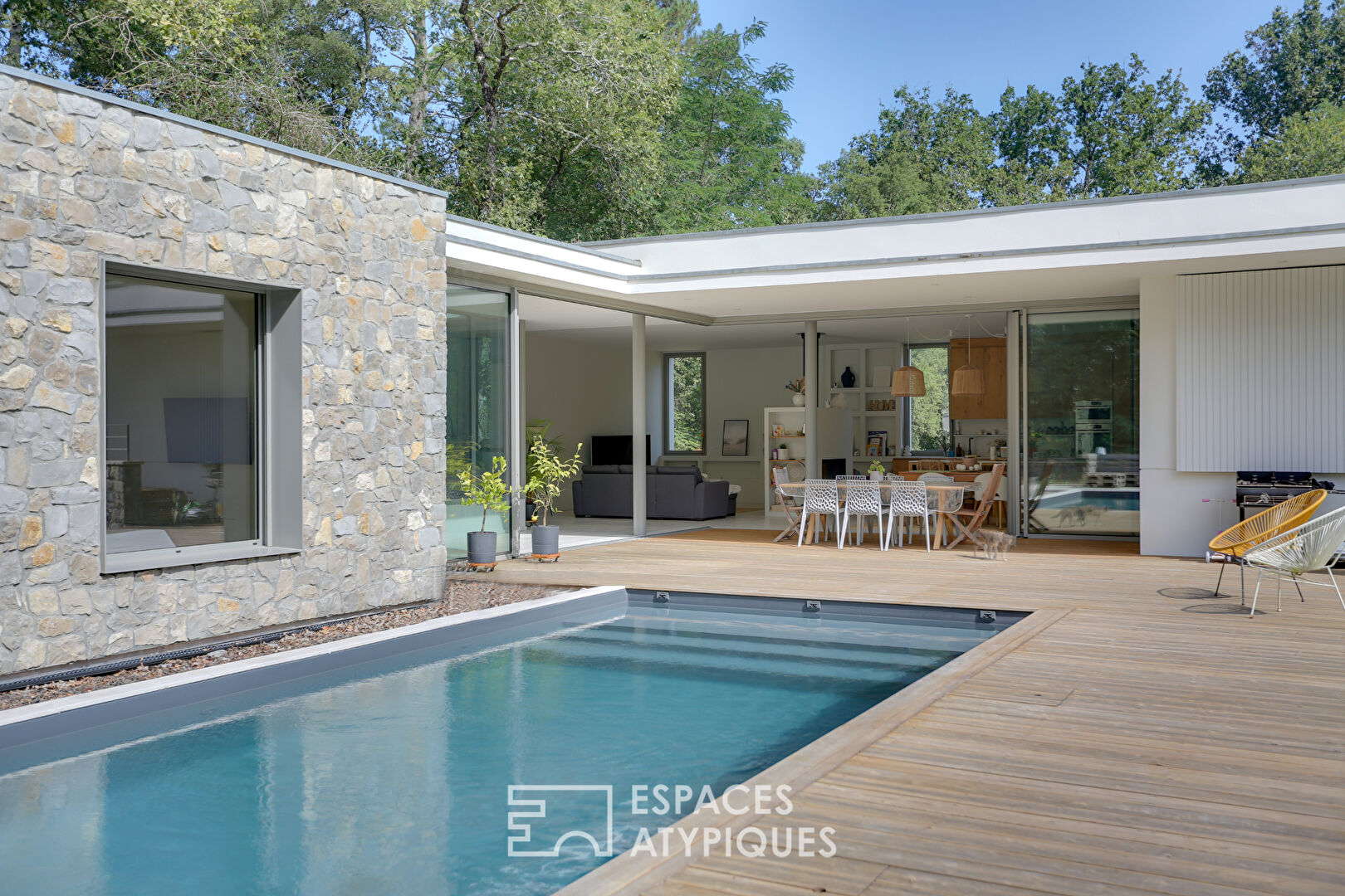 Minimalist elegance and open spaces close to the beaches