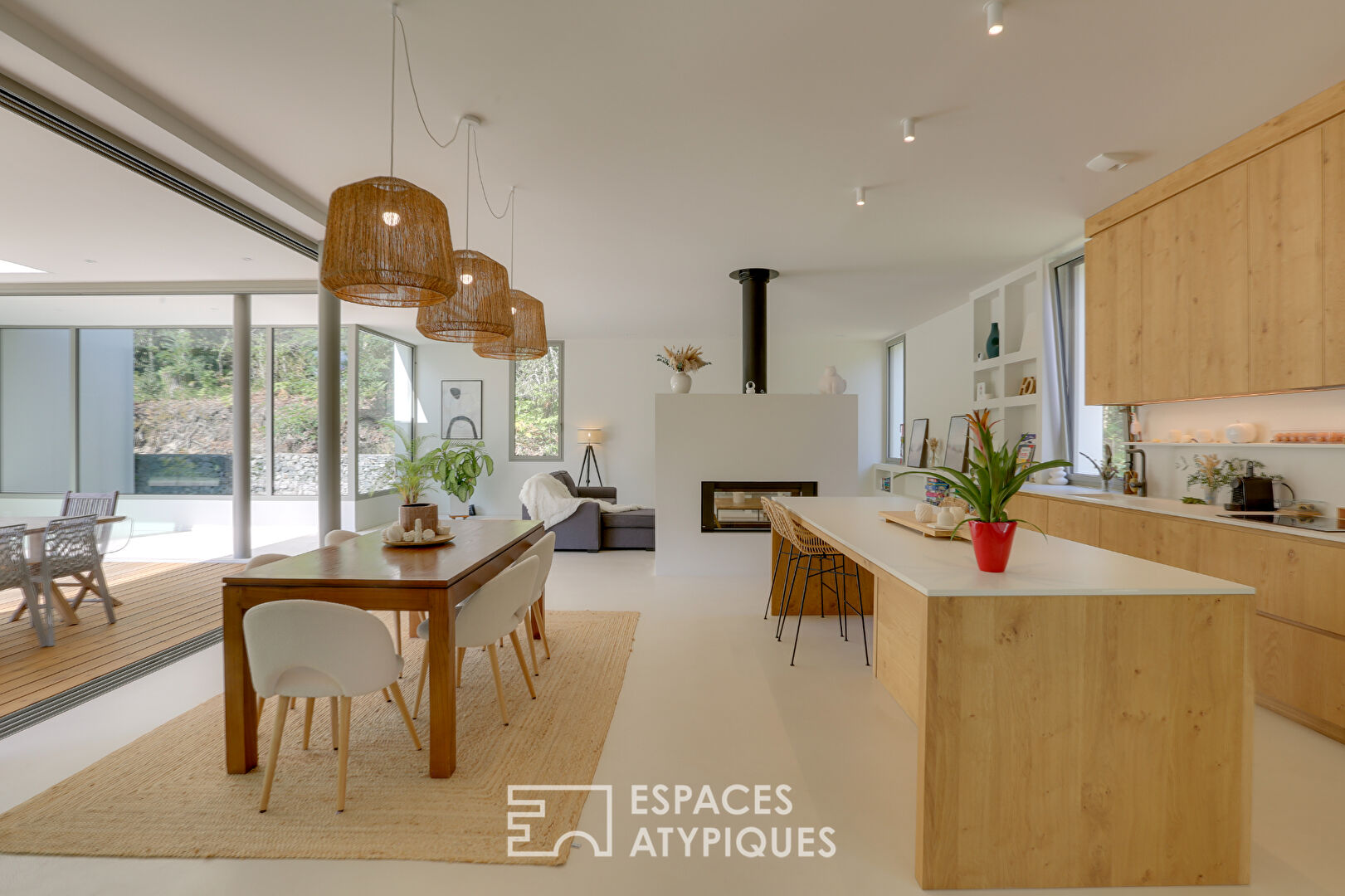 Minimalist elegance and open spaces close to the beaches
