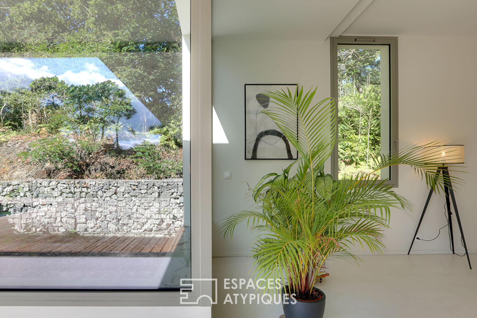 Minimalist elegance and open spaces close to the beaches