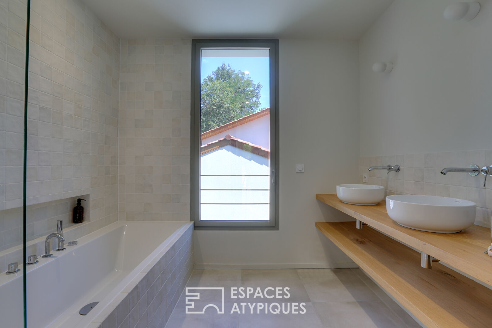 Minimalist elegance and open spaces close to the beaches