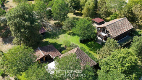 Propriété singulière et ses deux maisons en pleine nature