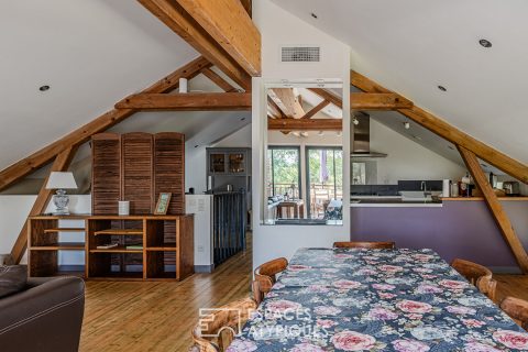 Propriété singulière et ses deux maisons en pleine nature
