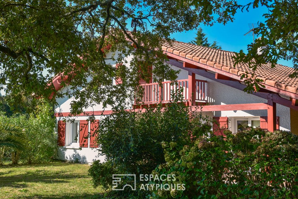 Maison avec piscine et son parc arboré