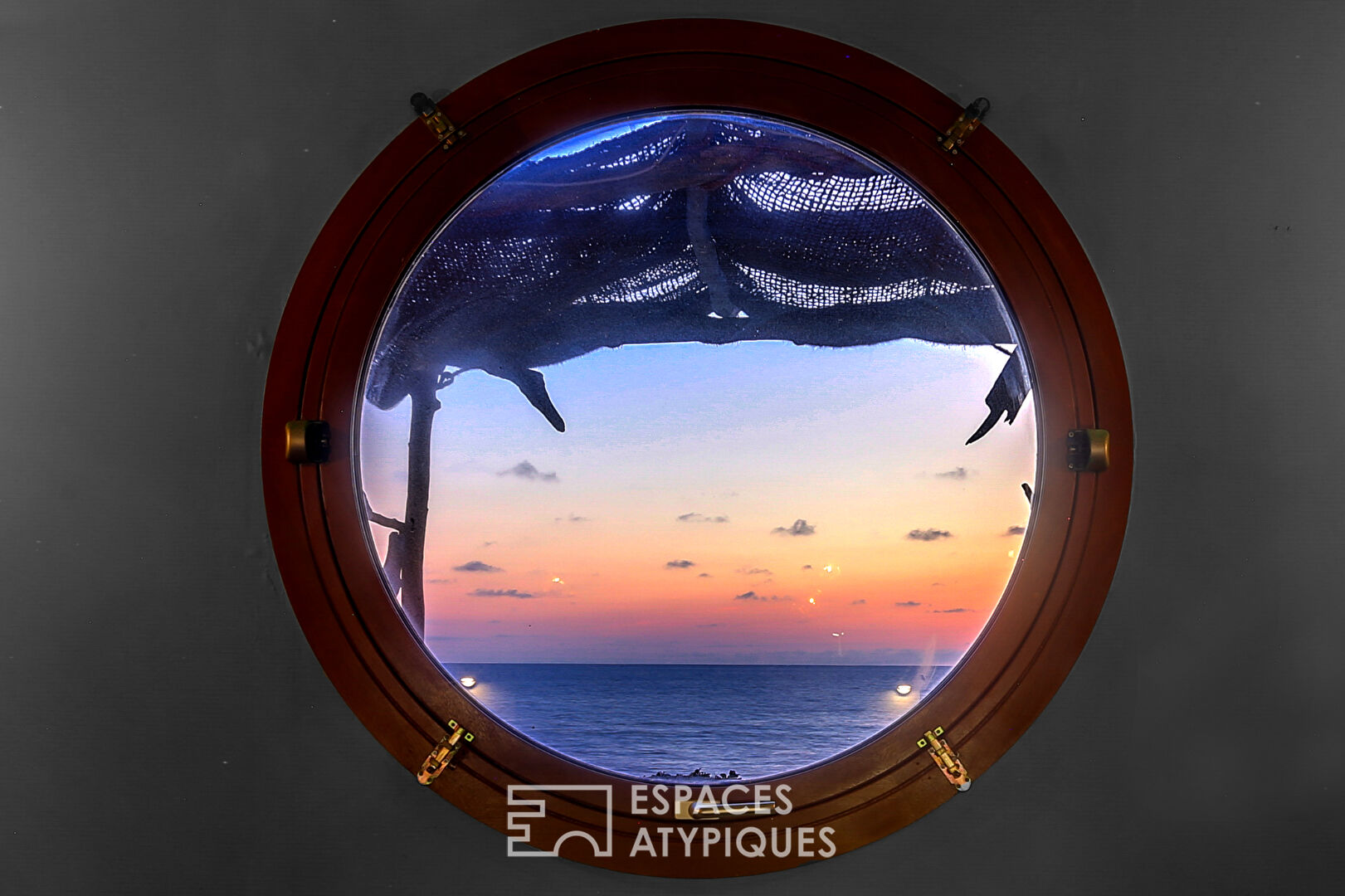 Villa emblématique en première ligne face à l’océan Atlantique