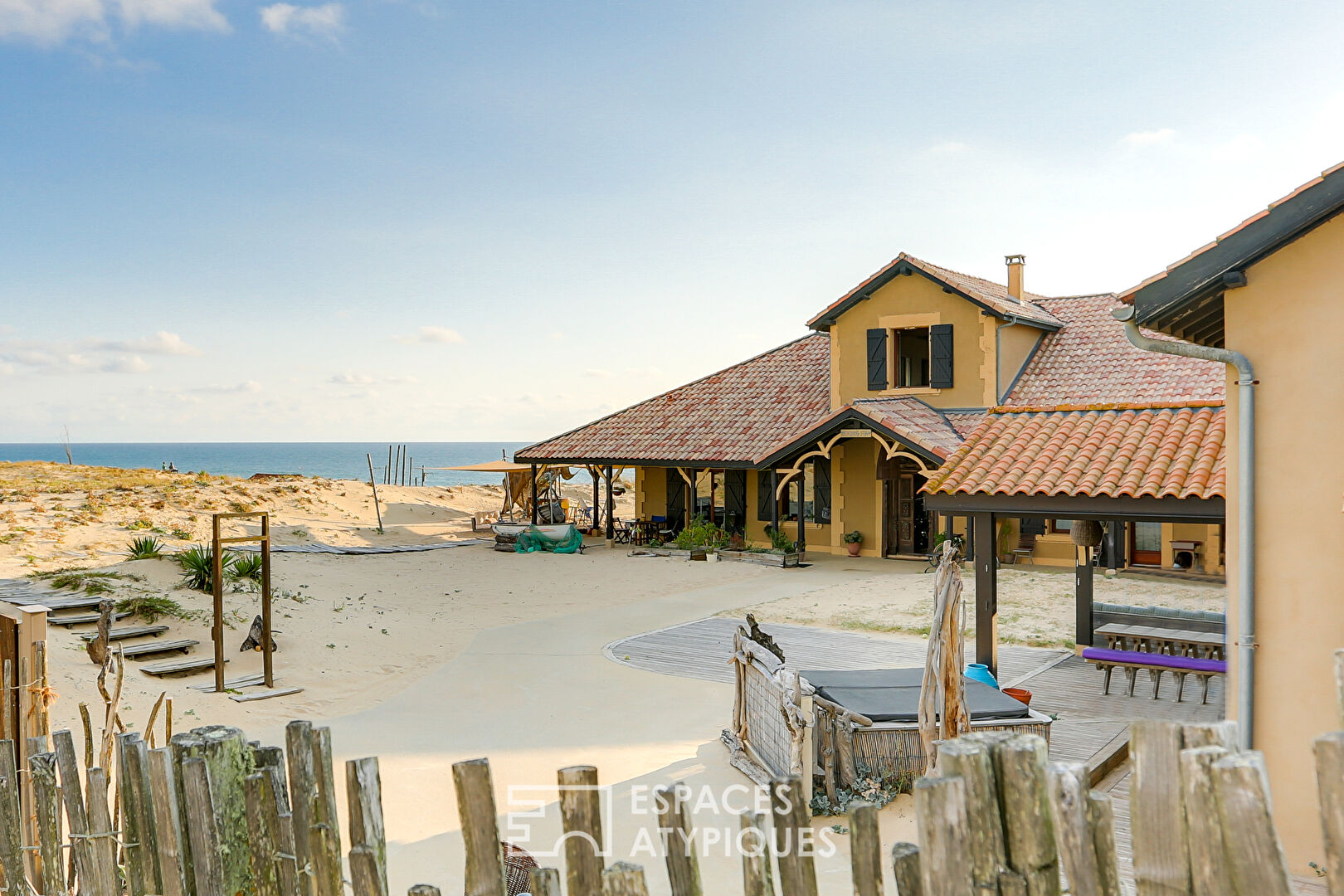 Villa emblématique en première ligne face à l’océan Atlantique