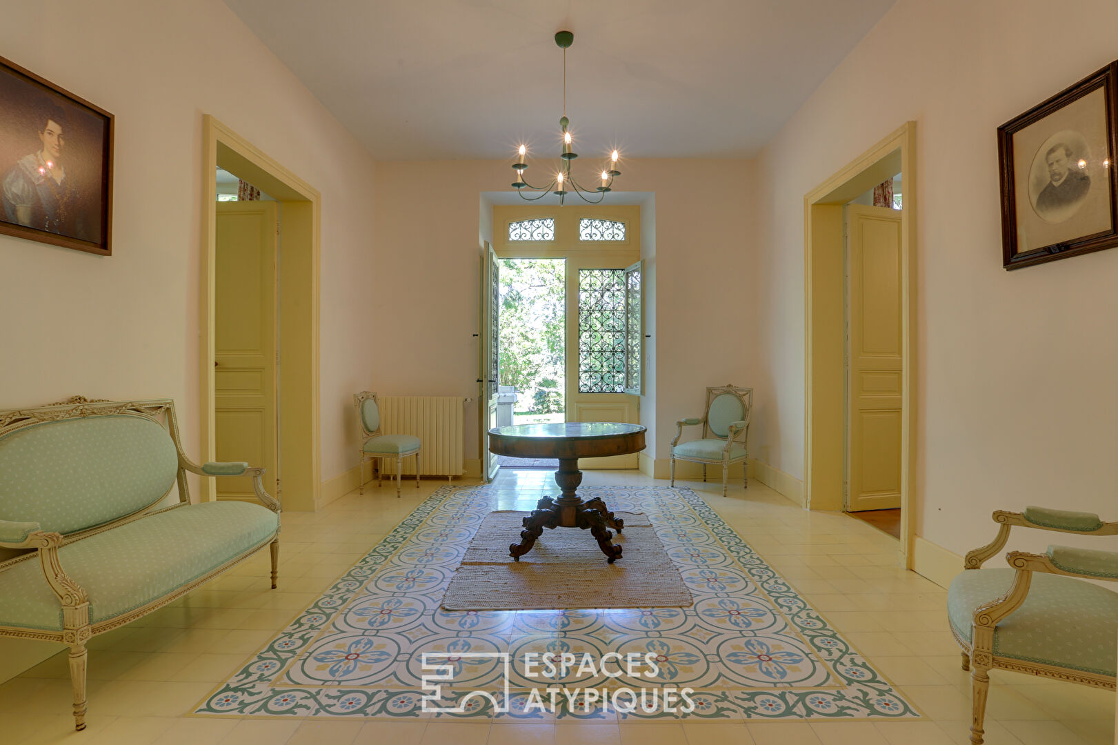 Maison de maître, dépendances et son parc arboré