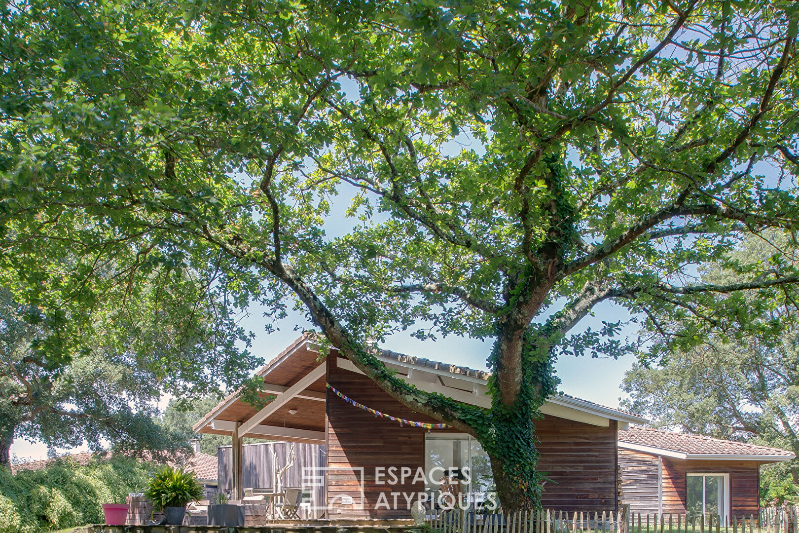 Villa d’architecte en bois à 2 km des plages