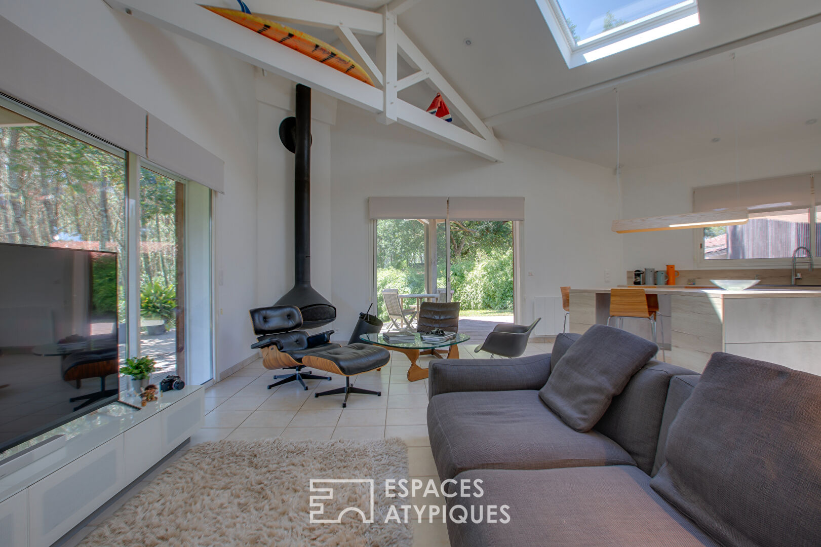 Villa d’architecte en bois à 2 km des plages