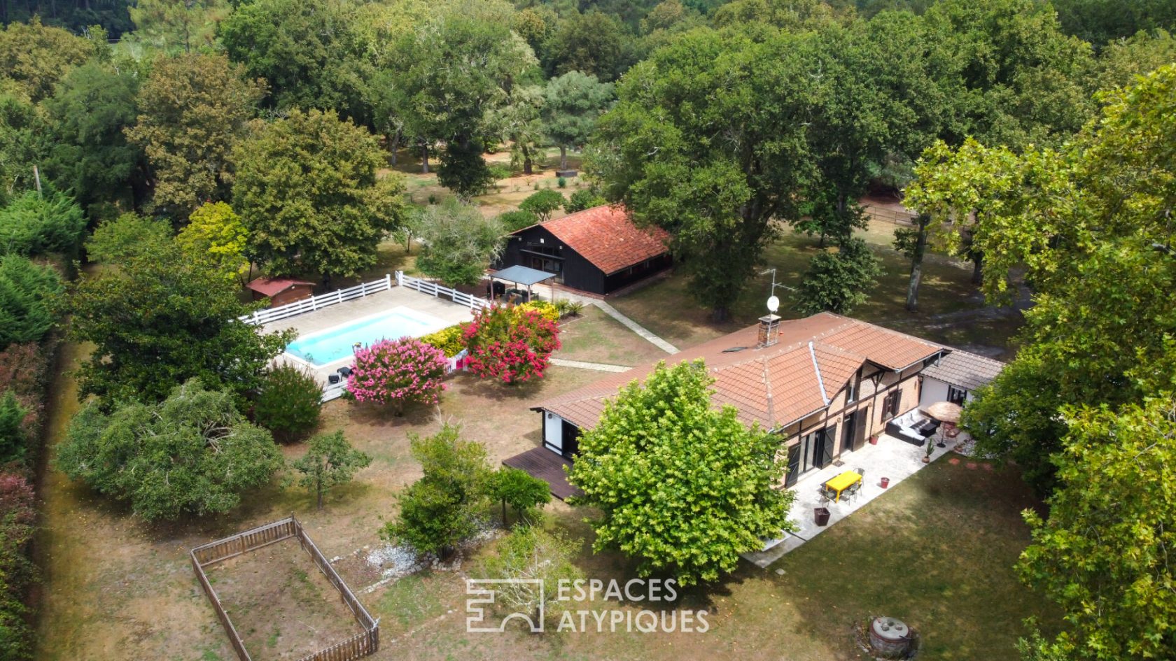 Airial landais du XIXe siècle rénové, piscine et parc arboré à 10 min de l’océan