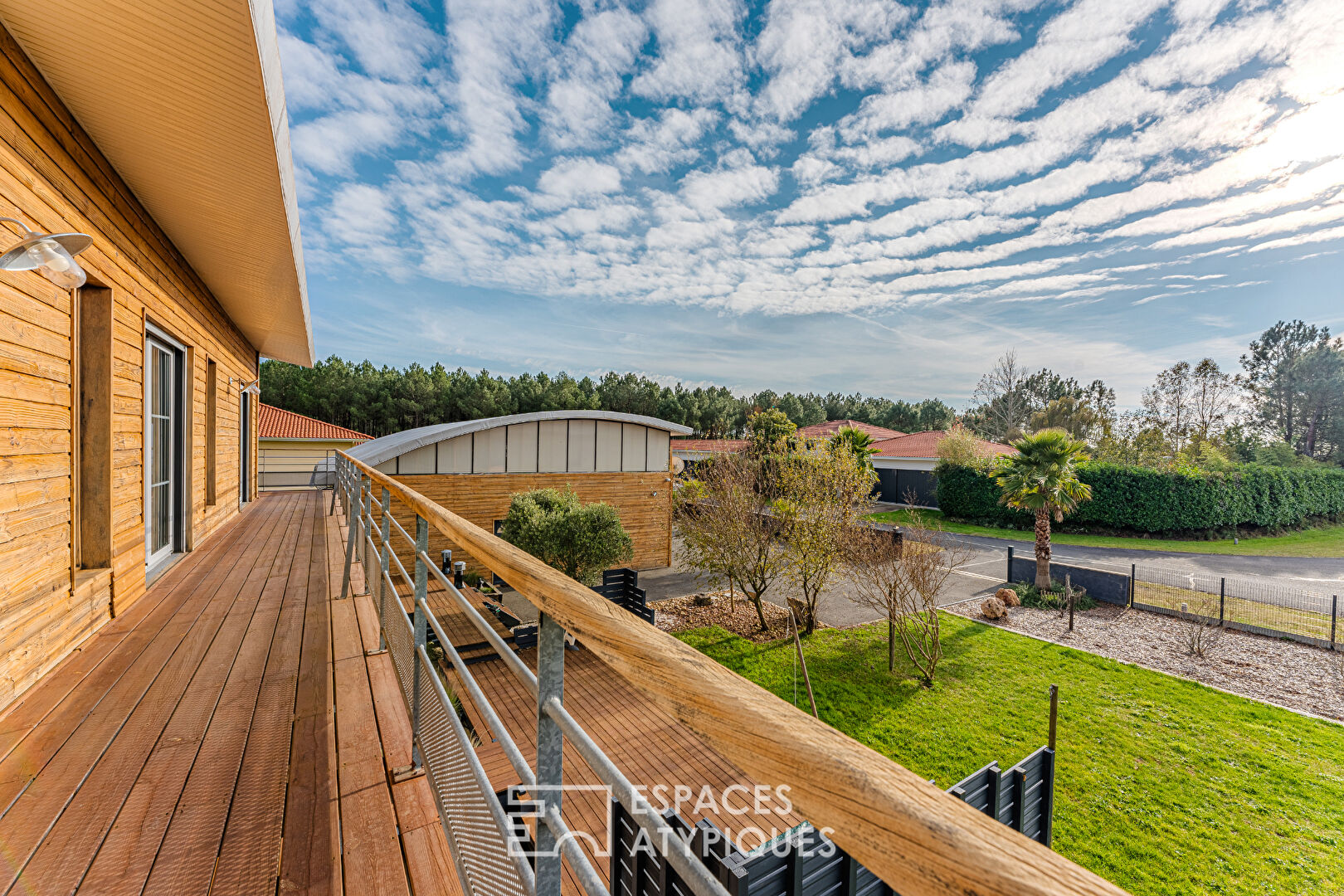 Un paradis pour les passionnés d’aviation au coeur du village aéronautique