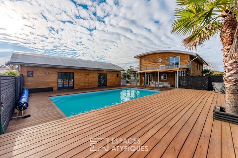 Villa de conception unique au coeur du village aéronautique