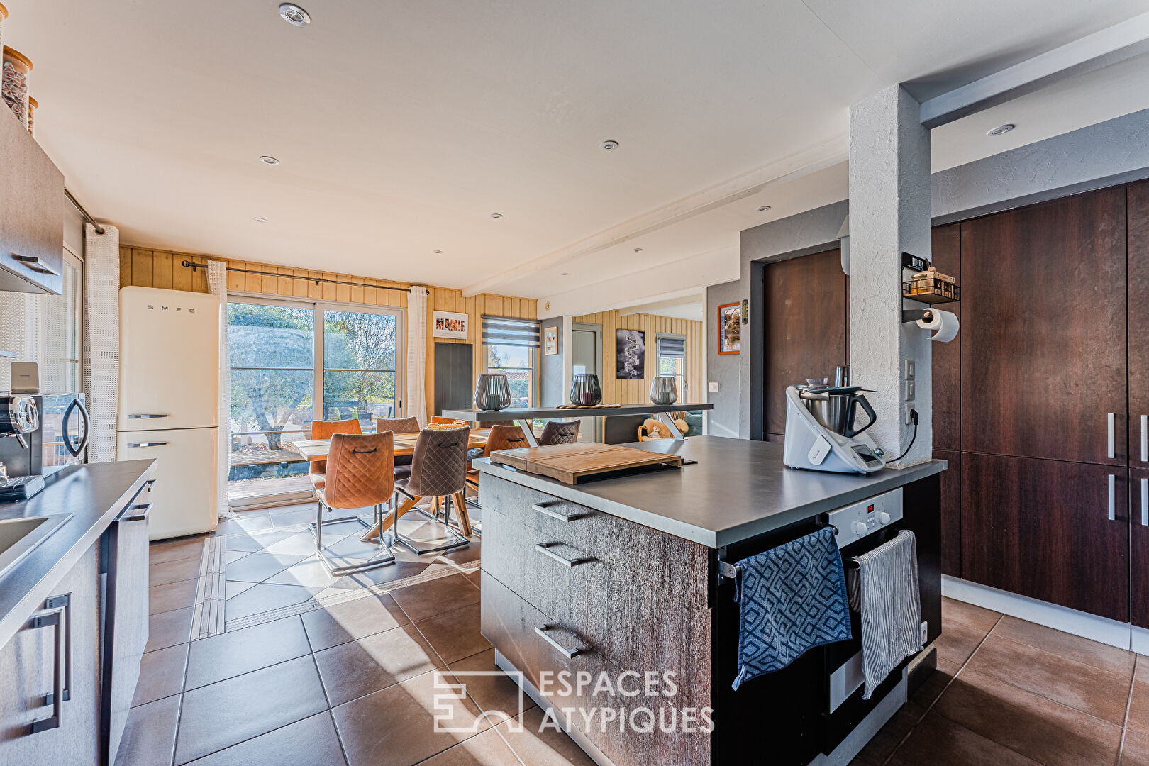 Un paradis pour les passionnés d’aviation au coeur du village aéronautique