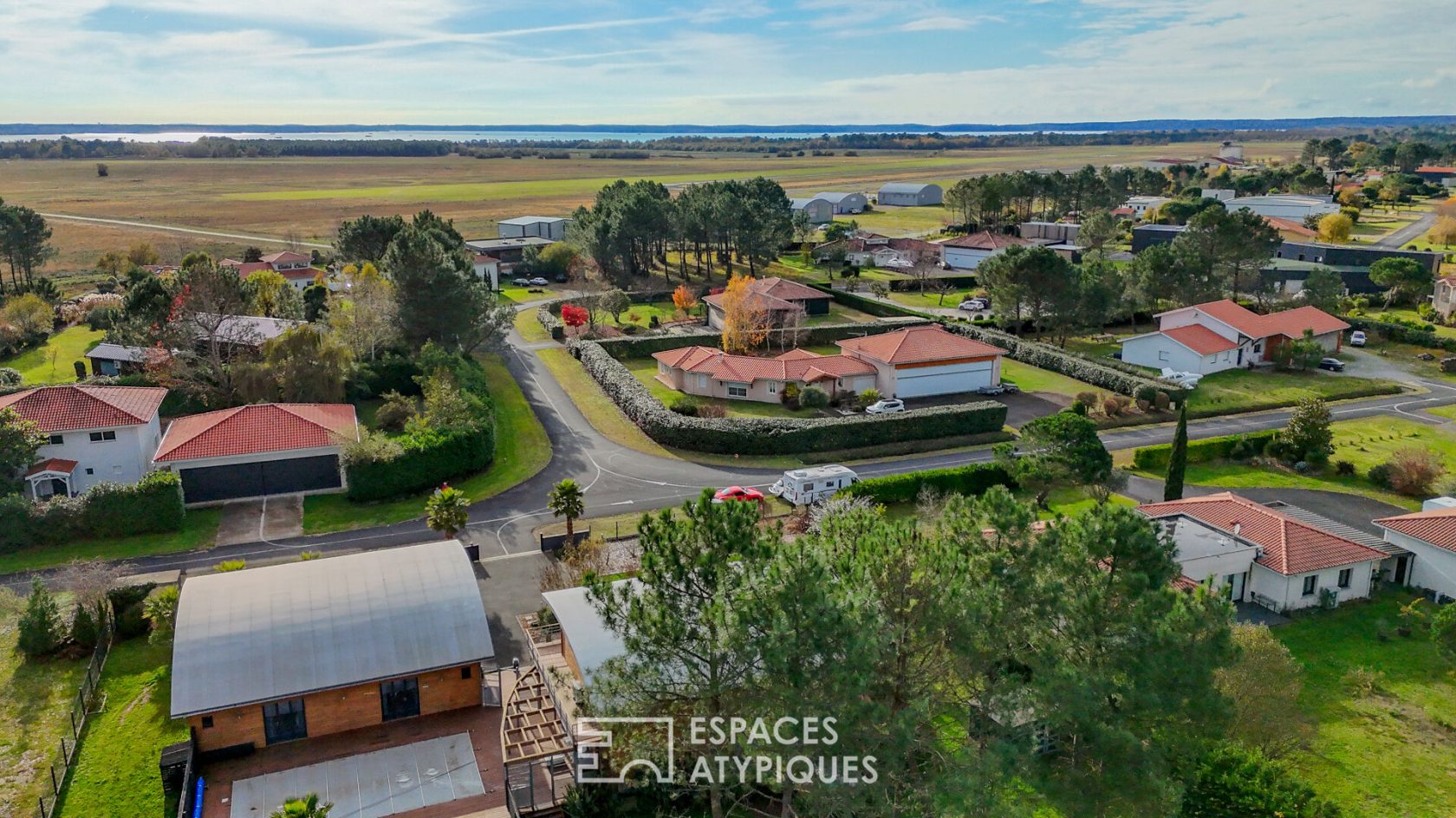 Un paradis pour les passionnés d’aviation au coeur du village aéronautique