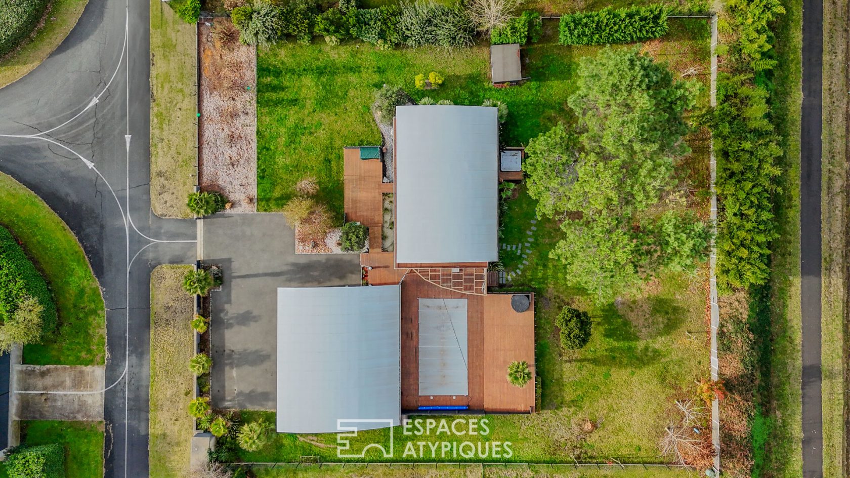 Un paradis pour les passionnés d’aviation au coeur du village aéronautique