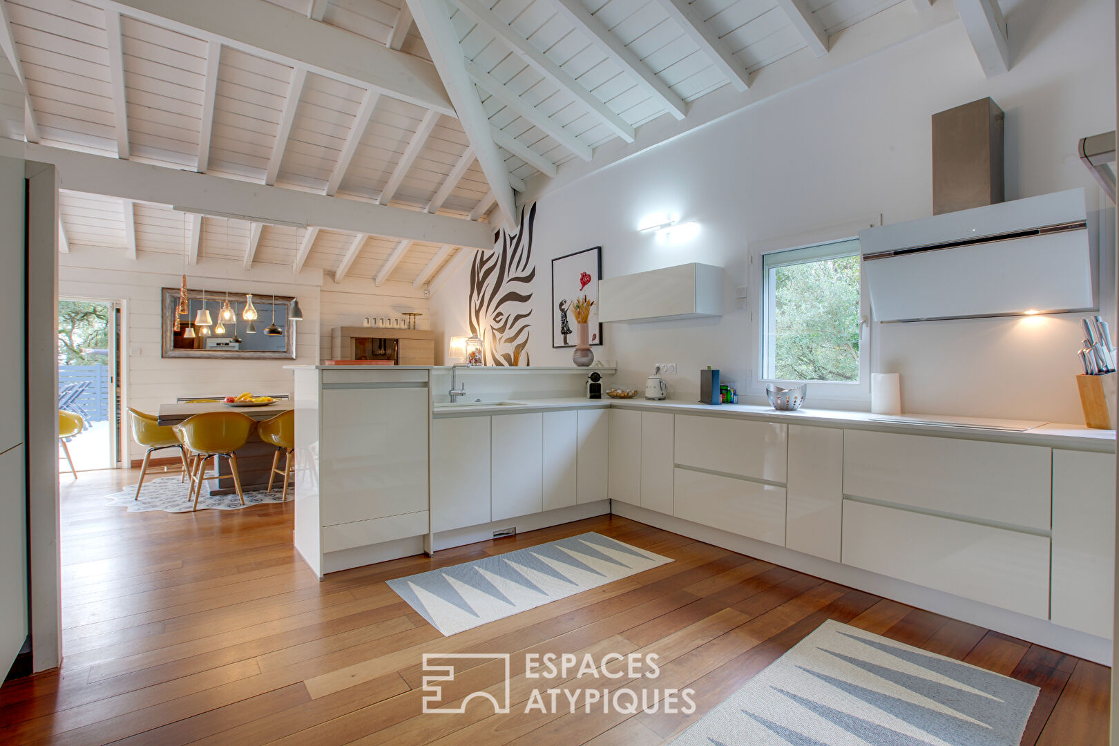 Elégance contemporaine au coeur d’un écrin boisé