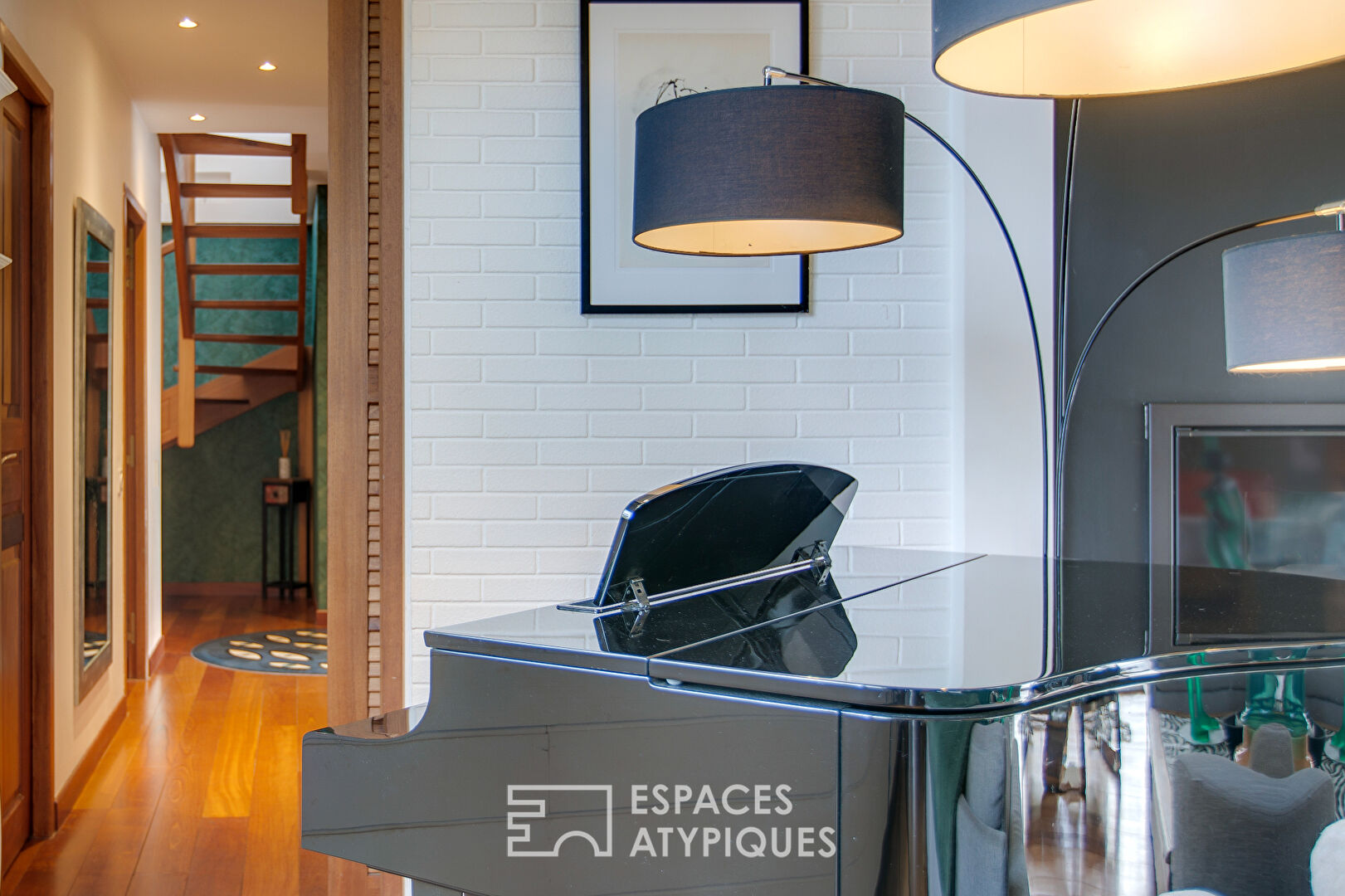 Elégance contemporaine au coeur d’un écrin boisé