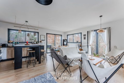 Maison contemporaine et sa double habitation en lisière de nature