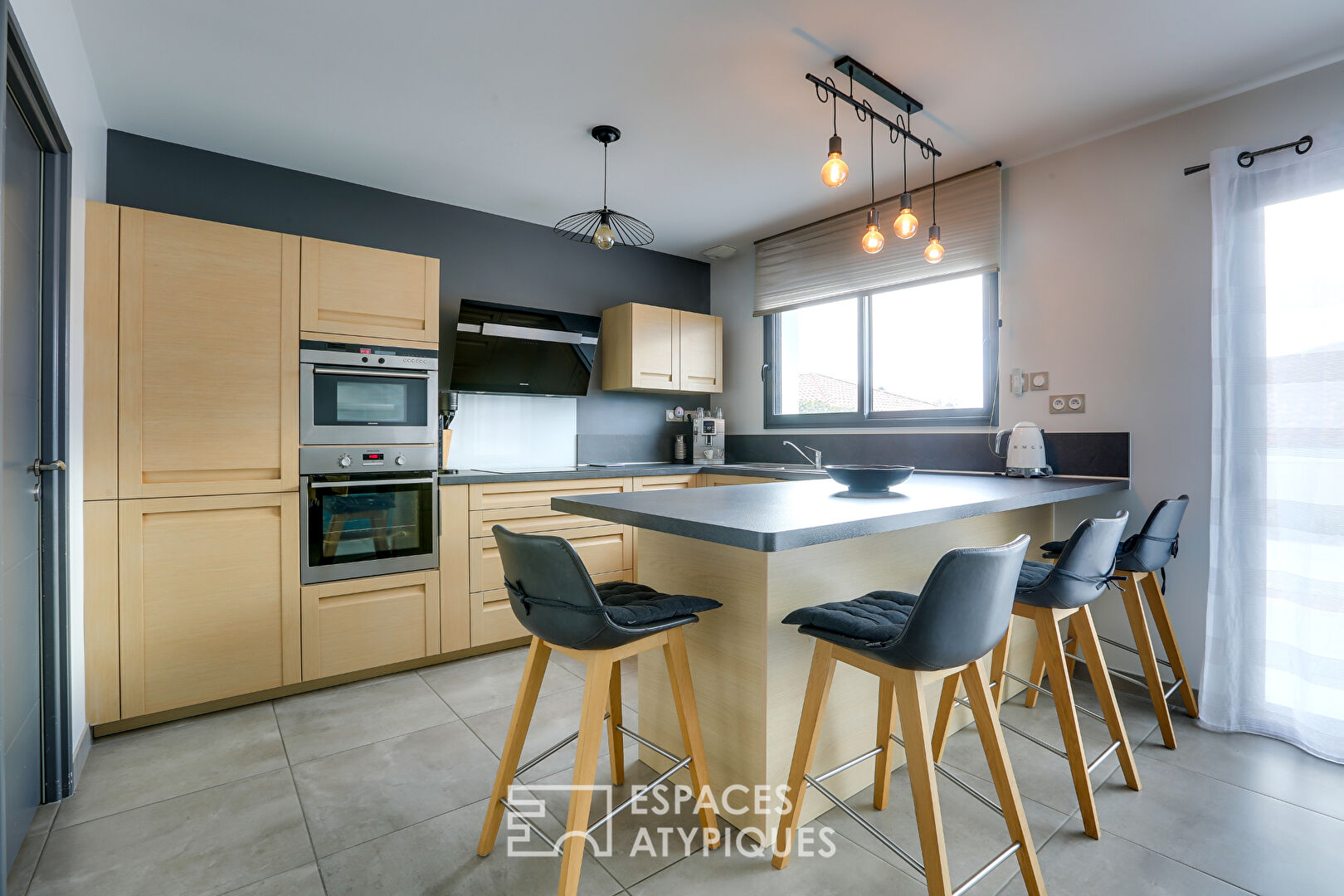 Villa contemporaine aux lignes épurées avec piscine