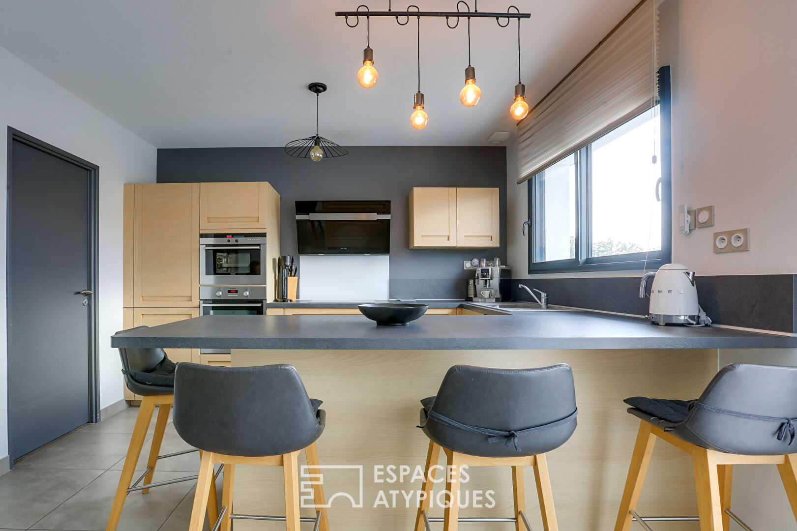 Villa contemporaine aux lignes épurées avec piscine