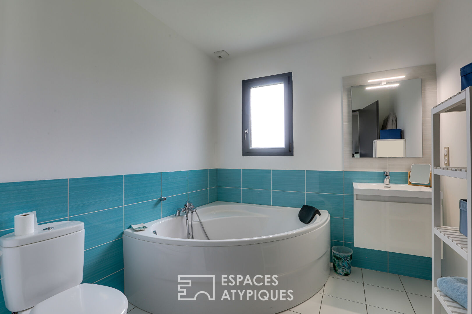 Villa contemporaine aux lignes épurées avec piscine