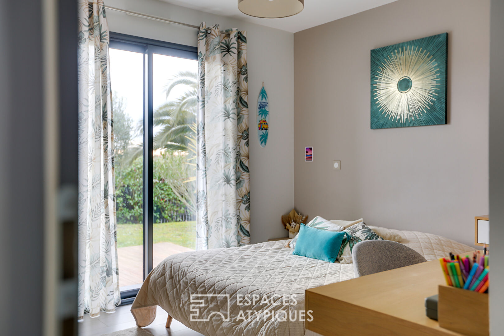 Villa contemporaine aux lignes épurées avec piscine